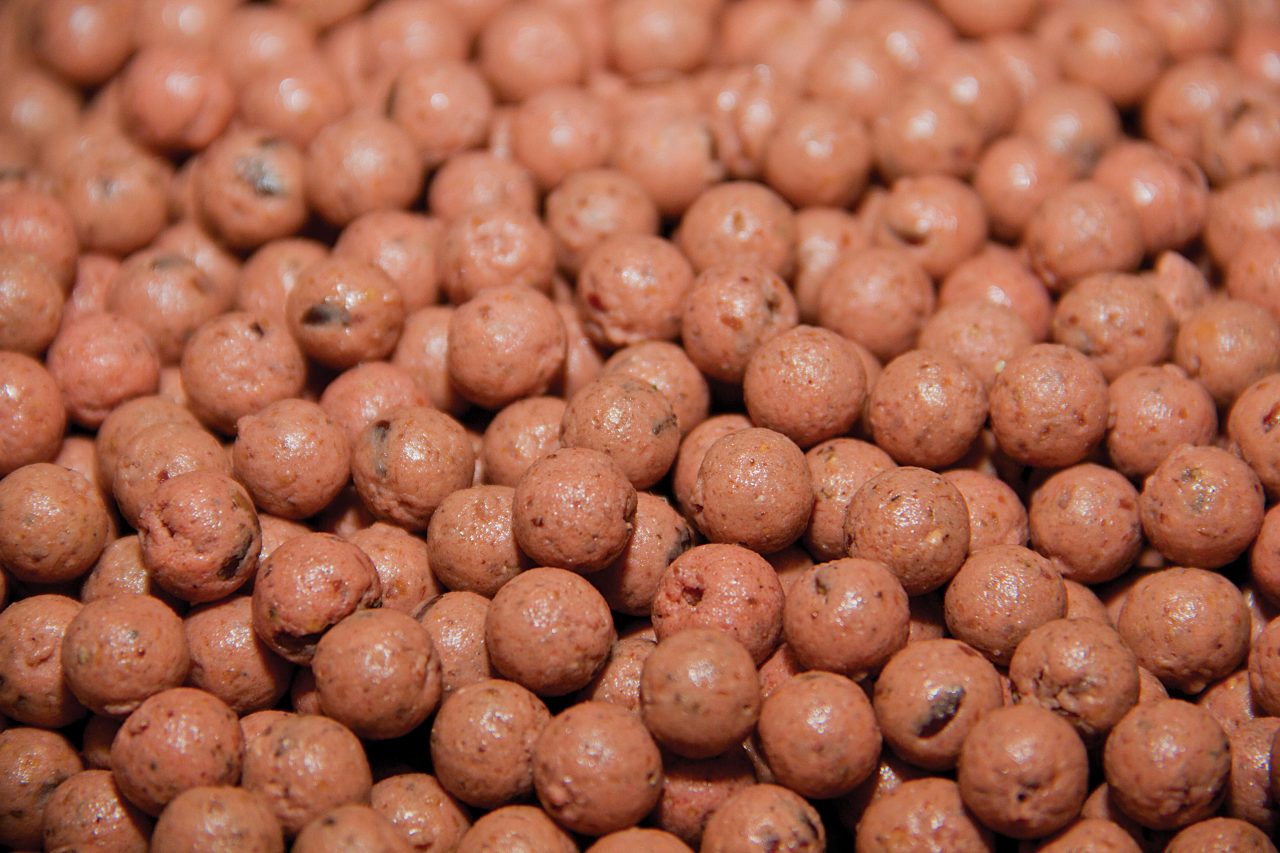 DYNAMITE BAITS Monster Tiger Nut Red-Amo Boilies