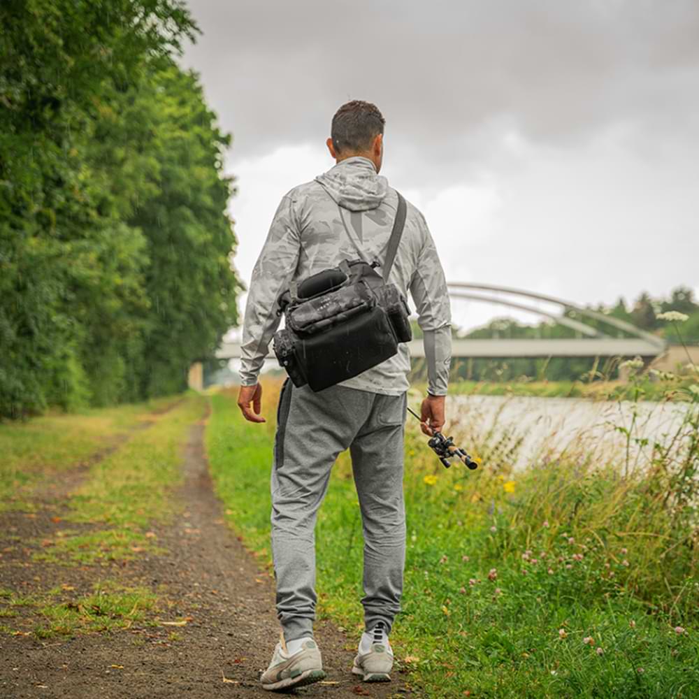 FOX RAGЕ Voyager Camo Medium Tackle Bag