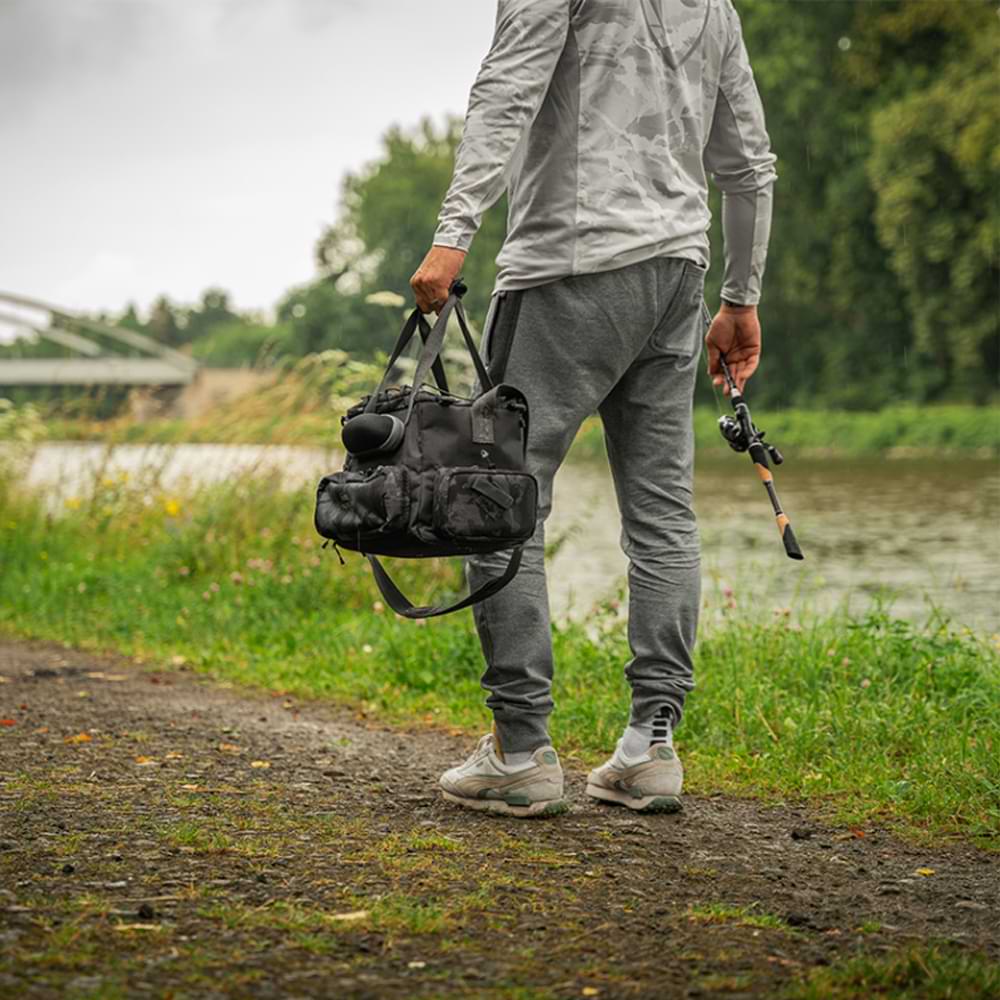 FOX RAGЕ Voyager Camo Medium Tackle Bag