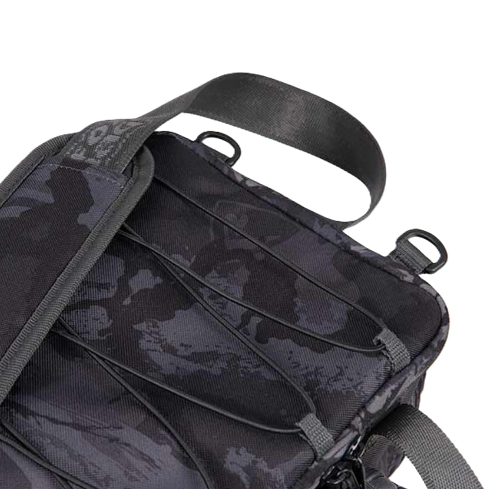 FOX RAGЕ Voyager Camo Medium Tackle Bag