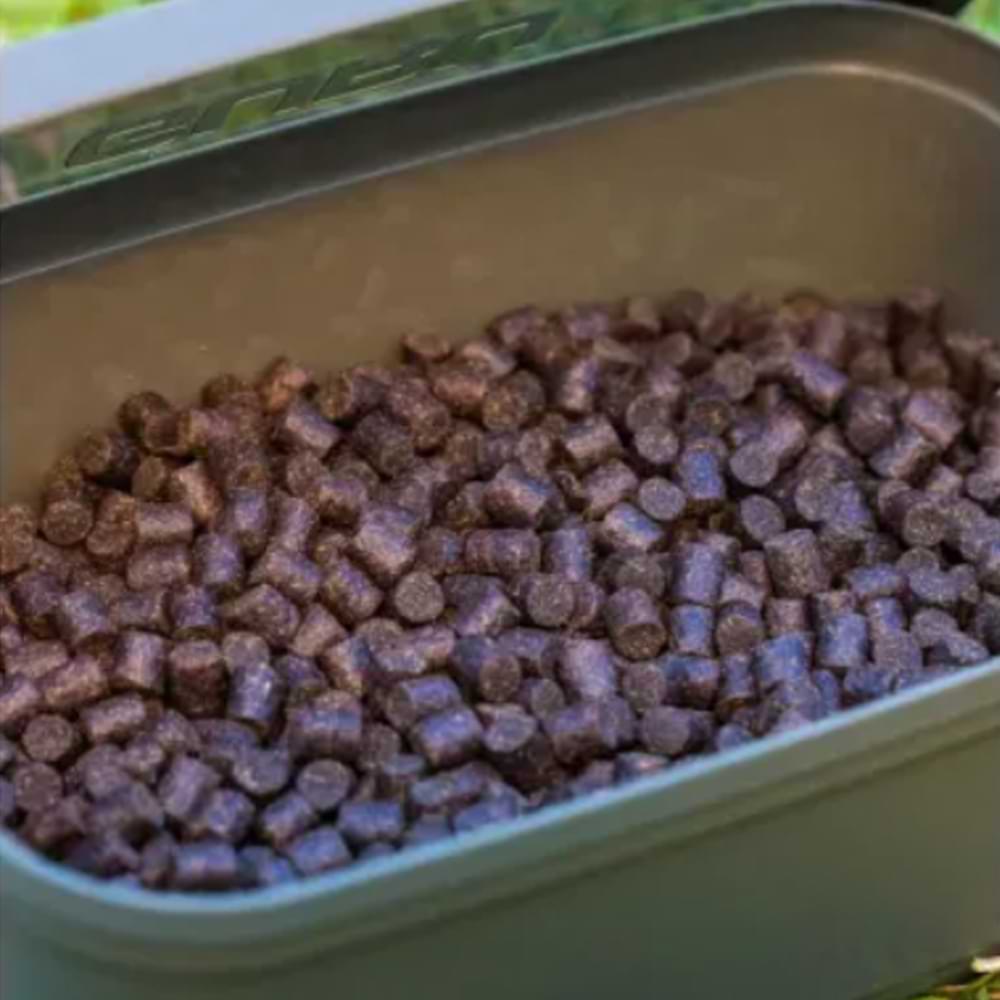 GURU Bait Box Solid Lid (Green) 5.3 pint 