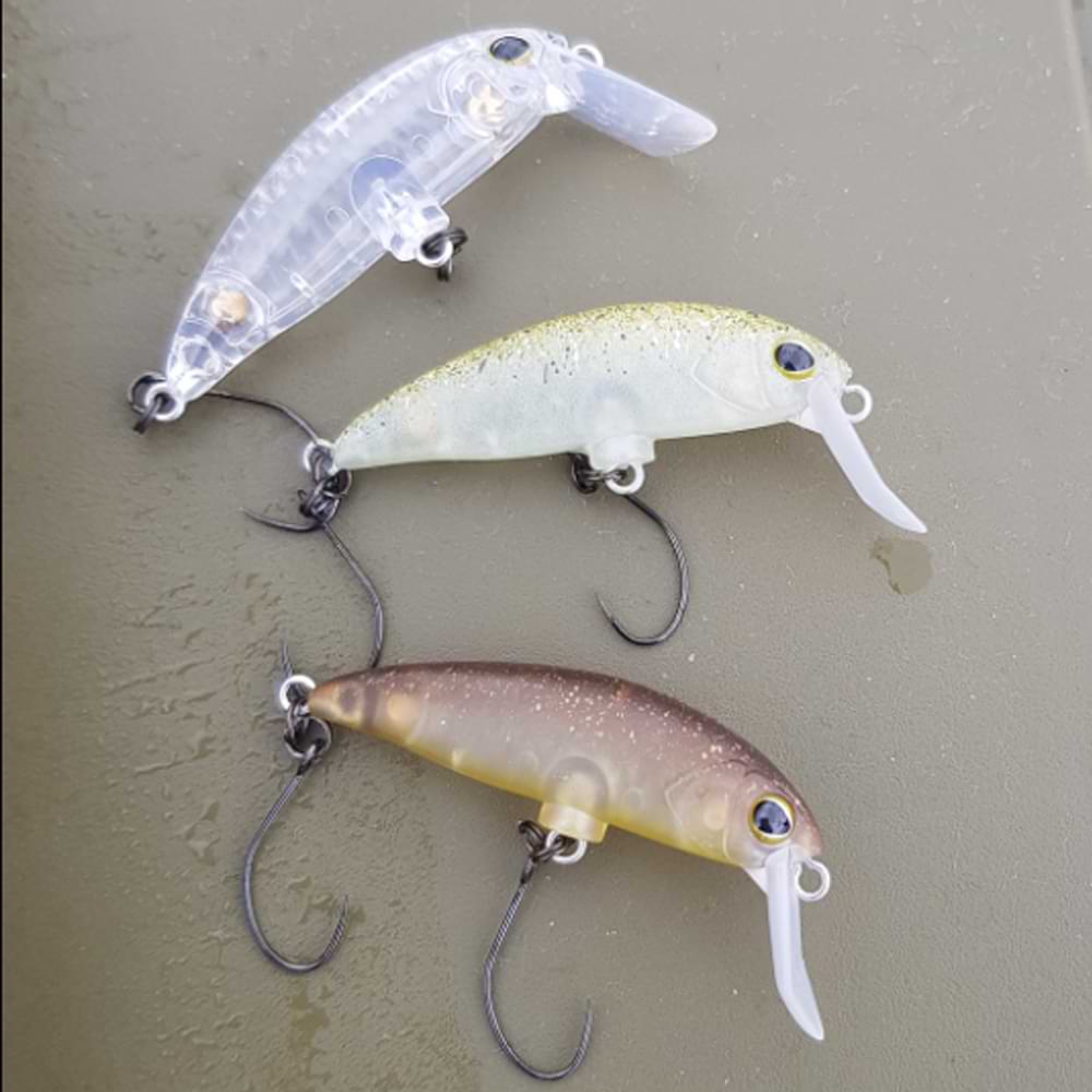 JACKALL Buri Buri Minnow HF Rattle 40mm 2.1g Floating