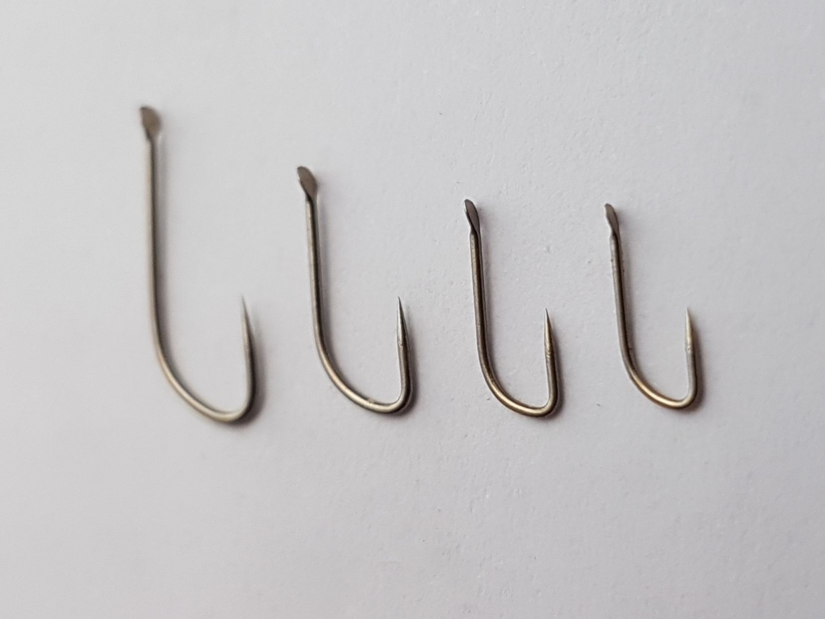 KAMASAN B610 X Strong Barbless Crystal