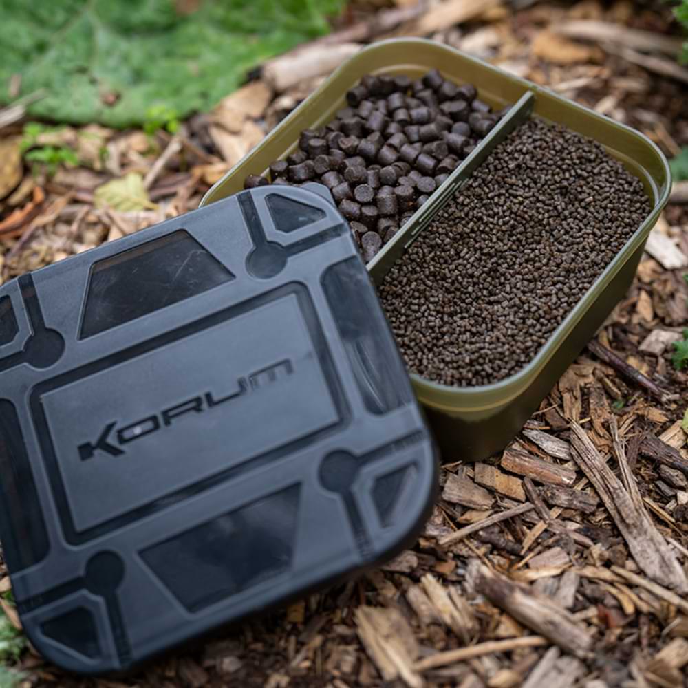 KORUM Divided Bait Tub - 2Pt/1.13L