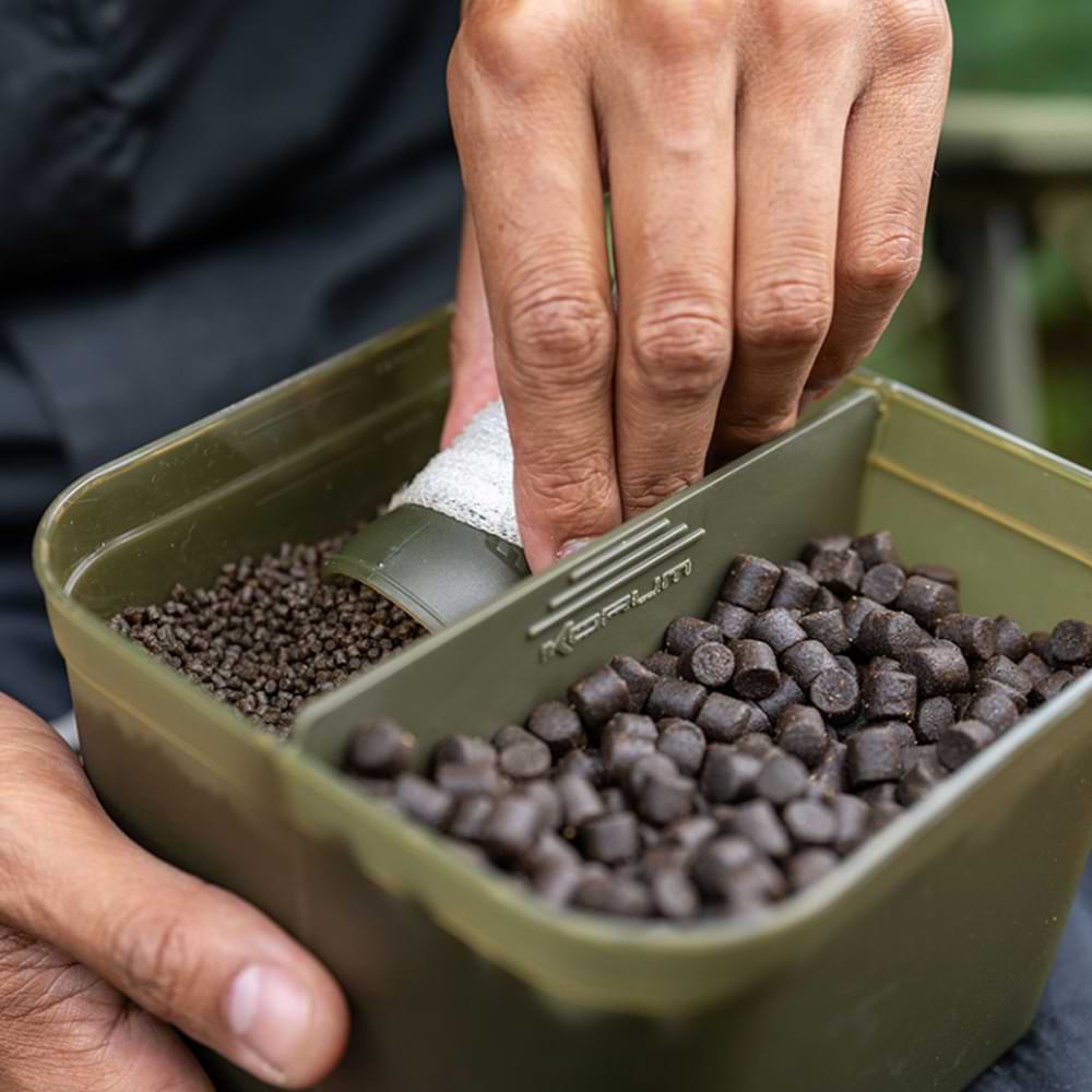 KORUM Divided Bait Tub - 2Pt/1.13L