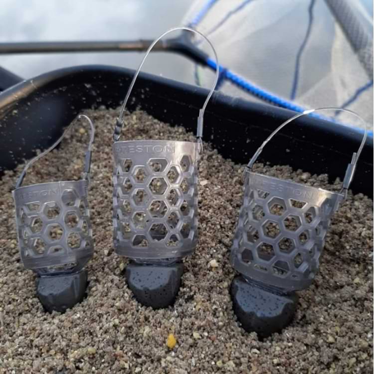 PRESTON Hexmesh Plastic Bullet Feeder - Medium