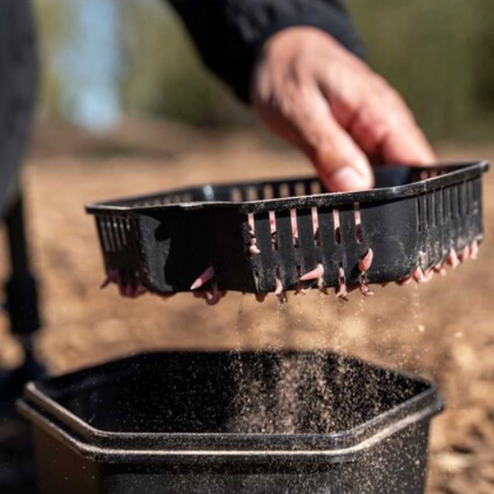 ZEBCO Secure-Lock Bait Box And Sieve 2L